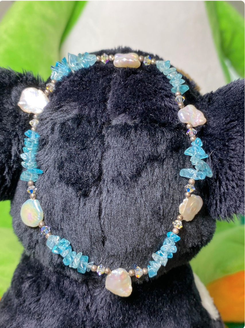 Petite Aquamarine Chip and White Coin Pearl Stretch Bracelet