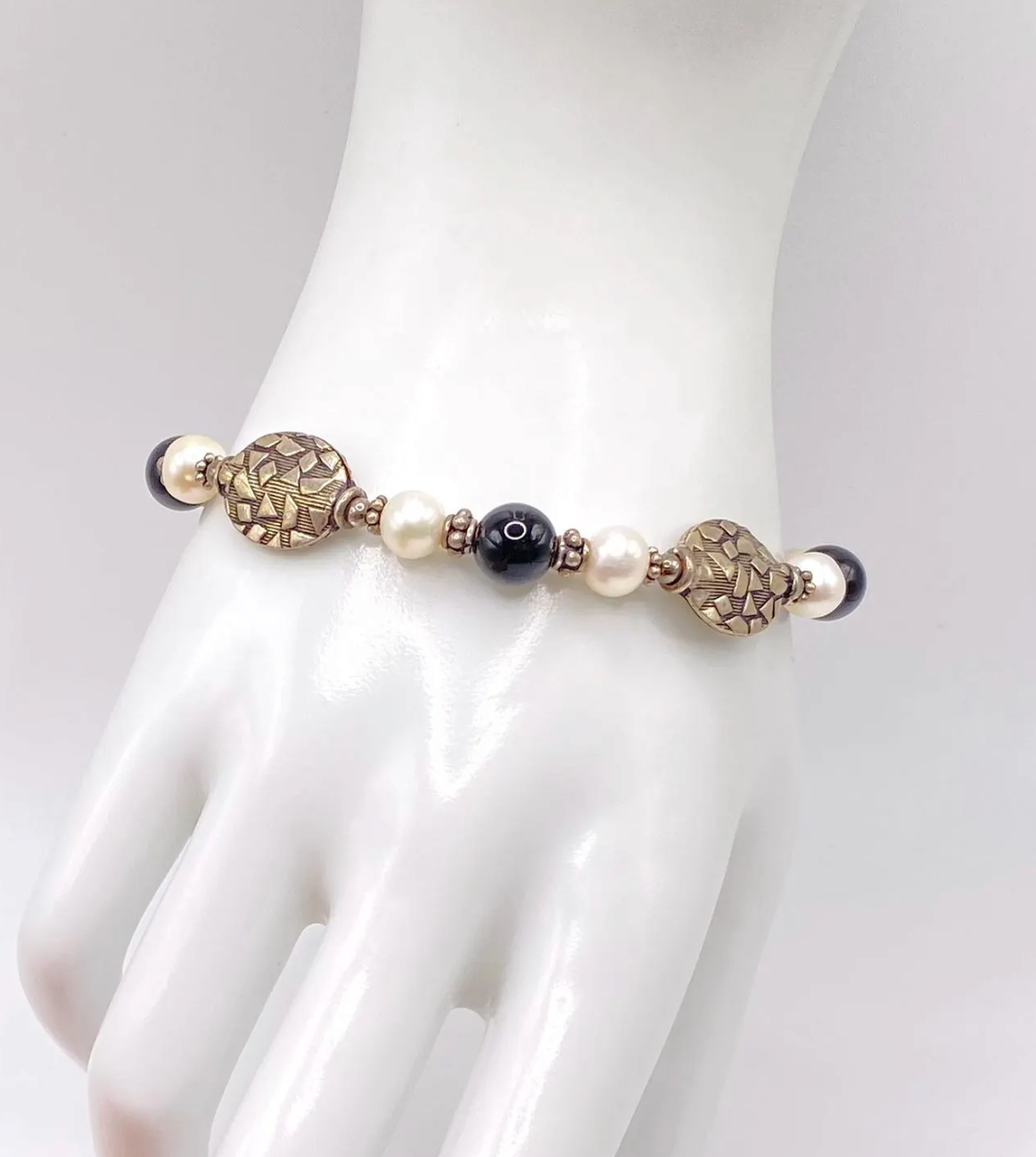 Onyx & White Freshwater Pearl Bracelet with Bali Silver Beads