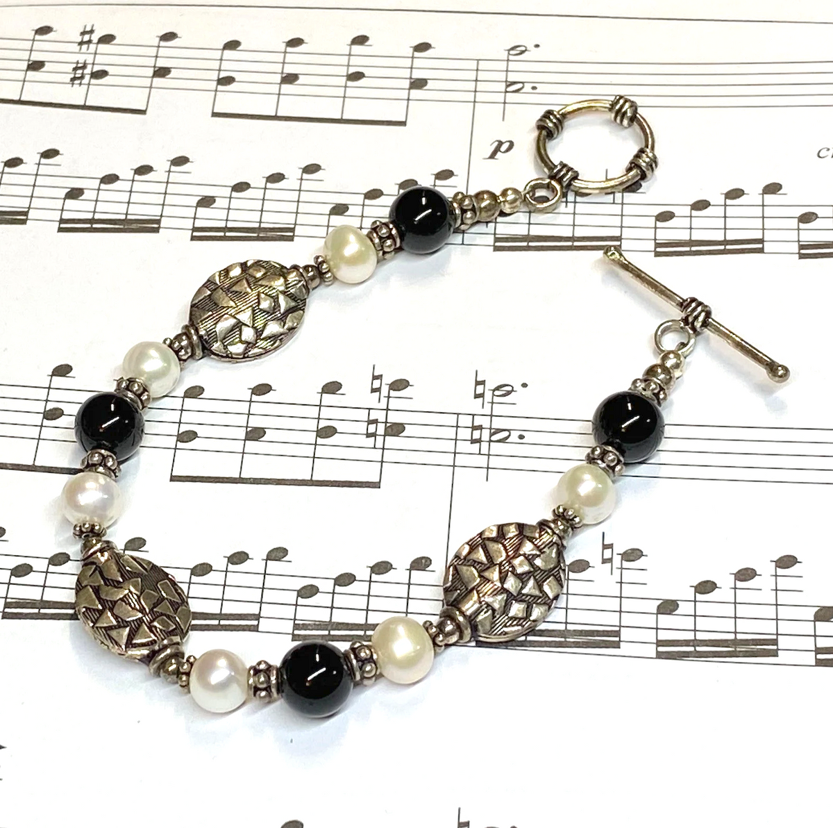 Onyx & White Freshwater Pearl Bracelet with Bali Silver Beads